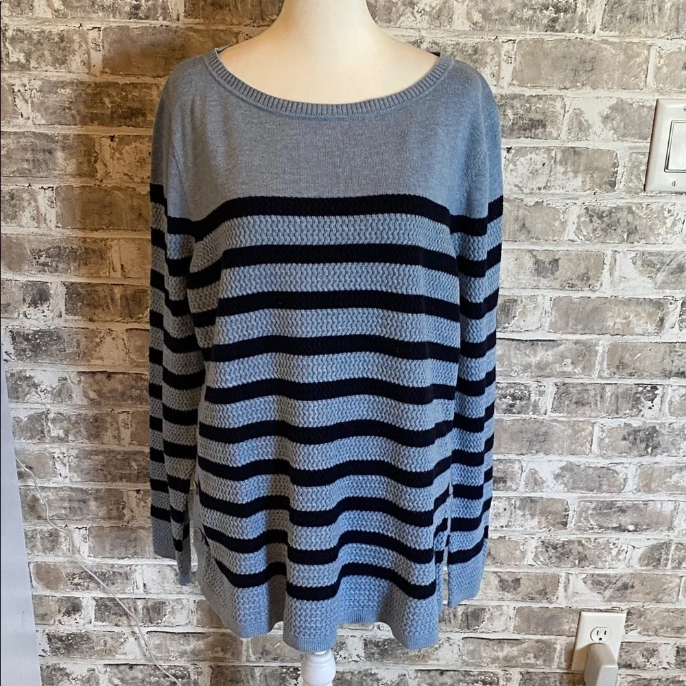 Talbots Striped Textured Blue & Navy Striped Sweater. Size XL. Button Side.